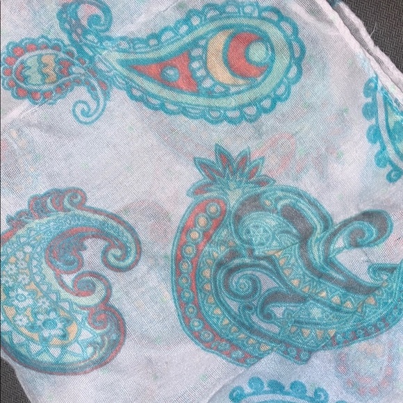 Patterned scarf - Picture 3 of 3